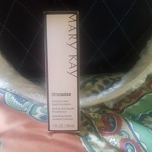 Timewise luminous liquid fundation